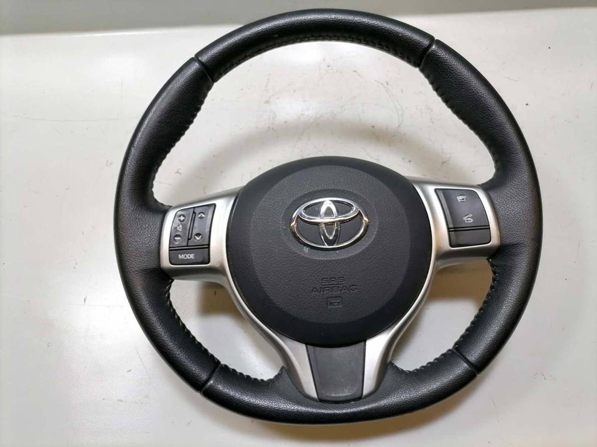 Toyota Yaris XP13 original Lenkrad 3 Speichen 451000D490C1 BJ14